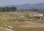 RB 57549 von Lindau nach Augsburg passiert am 17.04.2011 Lindau-Sch�nau.