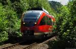 Kurz hinter Kyllburg f�hrt ein Talent als RB 83/22 nach K�ln auf den Kyllter Tunnel zu, den sich die Bahnstrecke heute mit dem Kylltalradweg teilen muss. Fotografiert vom Radweg. Juli 2010
